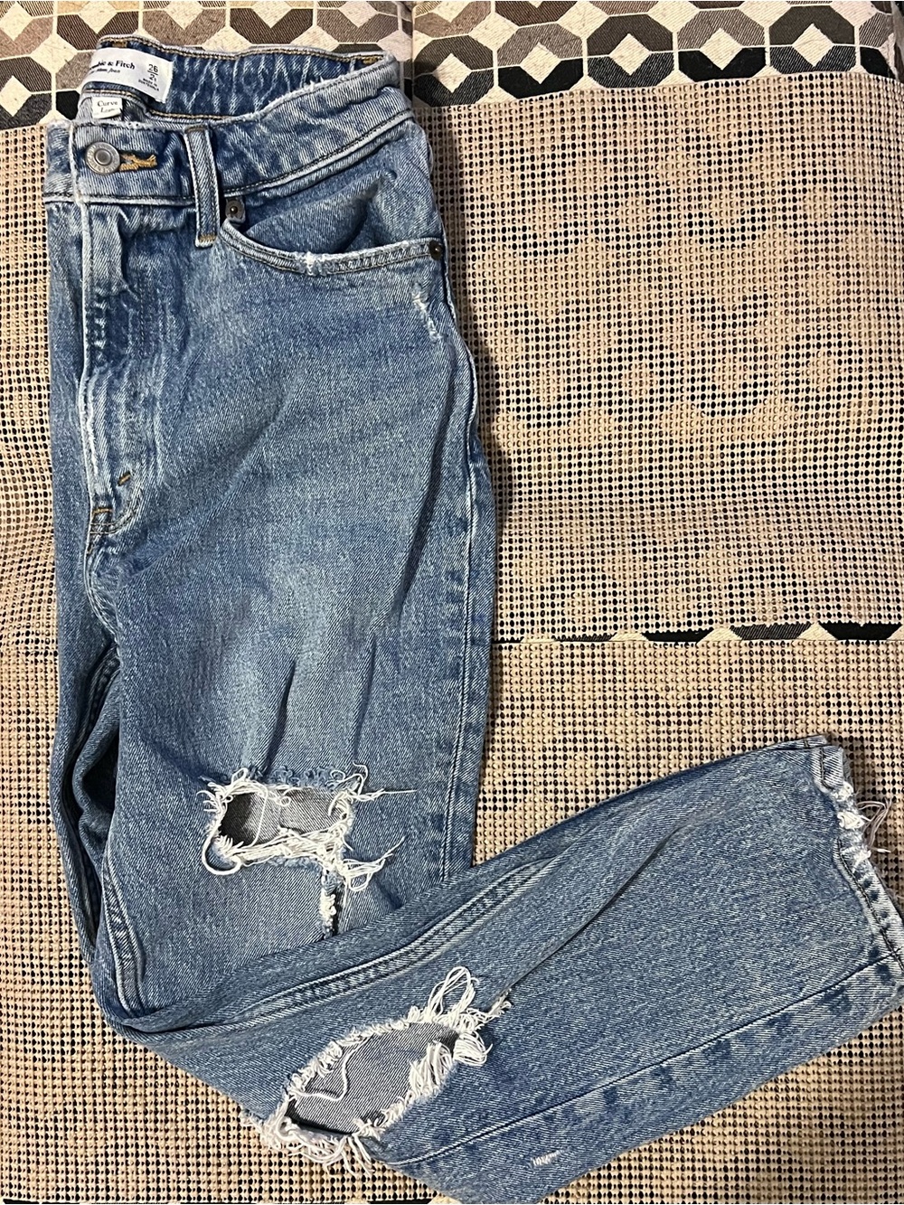 Abercrombie Curve Love High Rise Mom Jeans 26 2S Distressed